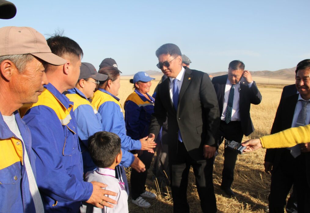 Ургац хураалтын үйл ажиллагаатай танилцлаа.